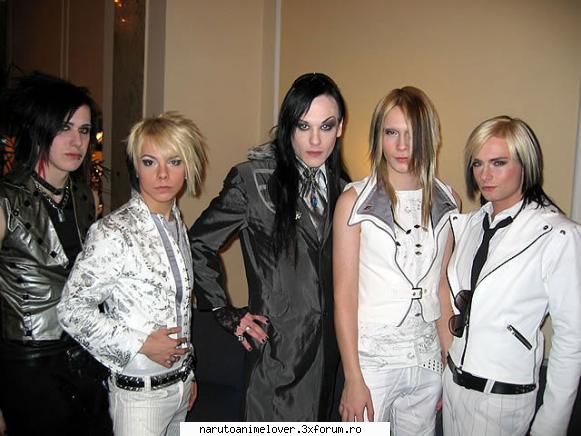 membrii cinema bizarre: kiro, strify, yu, luminor, shin
cu un sound care amesteca glam, goth si new